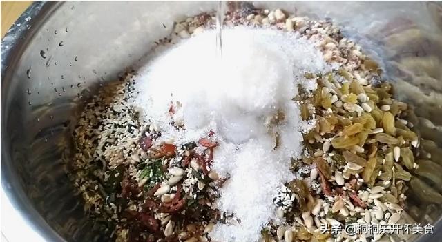 月饼的做法视频
:月饼是什么食材制作的？  第5张