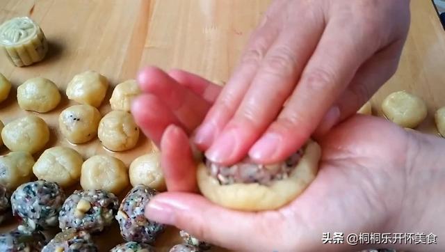 月饼的做法视频
:月饼是什么食材制作的？  第7张