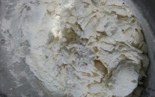 东北肉饼的做法视频
:东北的馅饼怎么做？特点是薄，劲道，一咬掉渣那种，不是脆的那种？  第3张