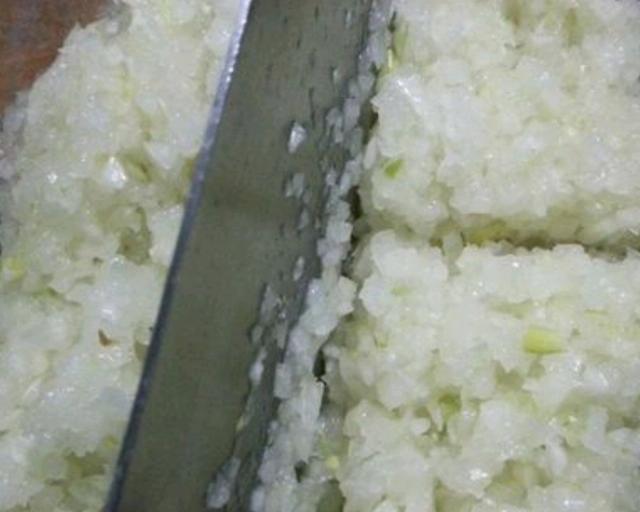 东北肉饼的做法视频
:东北的馅饼怎么做？特点是薄，劲道，一咬掉渣那种，不是脆的那种？  第9张