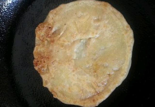 东北肉饼的做法视频
:东北的馅饼怎么做？特点是薄，劲道，一咬掉渣那种，不是脆的那种？  第19张