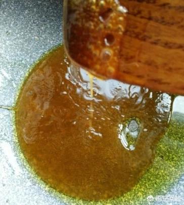 拔丝苹果做法视频
:拔丝苹果怎么做才简单？熬糖是用水还是用油？  第3张