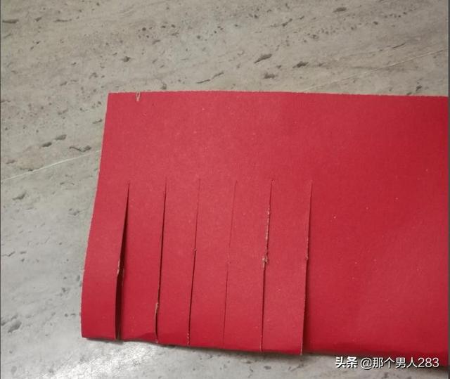 灯笼怎么做视频教程
:简单纸灯笼手工制作教程？  第1张