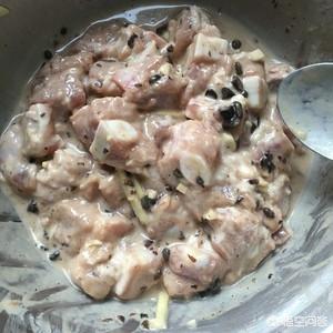 广东蒜香排骨的做法视频
:蒜蓉蒸排骨最正宗的做法是怎样的？  第2张