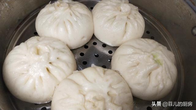 包子皮的做法视频
:怎样和出的发面做出的包子皮松软好吃？  第2张