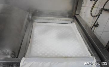 广式布拉肠粉的做法视频
:布拉肠粉透明皮怎么做的？  第4张