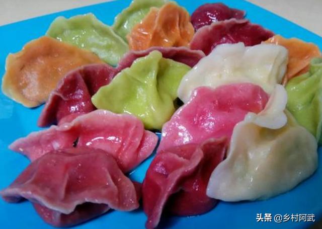 彩色水饺皮怎么做视频
:怎样做彩色饺子才能不变色？  第3张