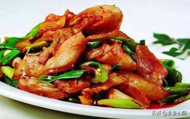 川味水煮牛肉的做法视频
:回锅肉、鱼香肉丝、麻婆豆腐、水煮牛肉和宫保鸡丁等川菜代表菜的传统做法是什么？  第1张