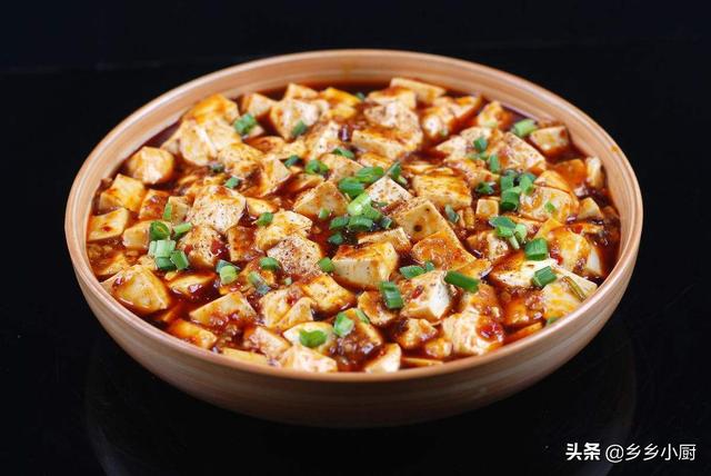 川味水煮牛肉的做法视频
:回锅肉、鱼香肉丝、麻婆豆腐、水煮牛肉和宫保鸡丁等川菜代表菜的传统做法是什么？  第3张