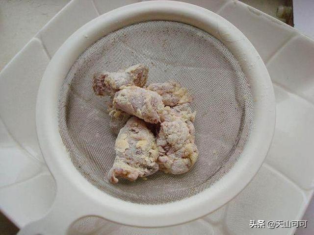 咕噜肉的正宗做法视频
:咕噜肉用什么粉炸比较脆？  第3张