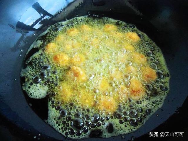 咕噜肉的正宗做法视频
:咕噜肉用什么粉炸比较脆？  第6张