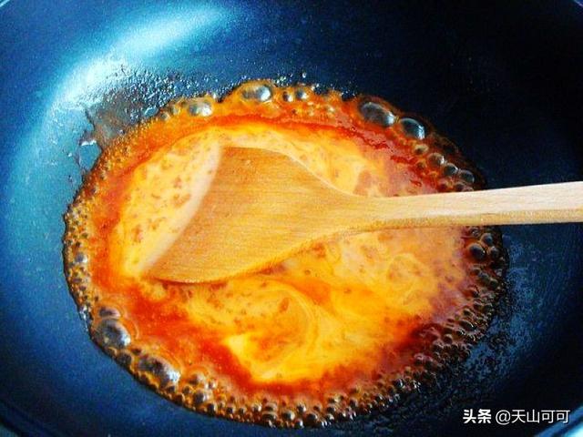 咕噜肉的正宗做法视频
:咕噜肉用什么粉炸比较脆？  第7张