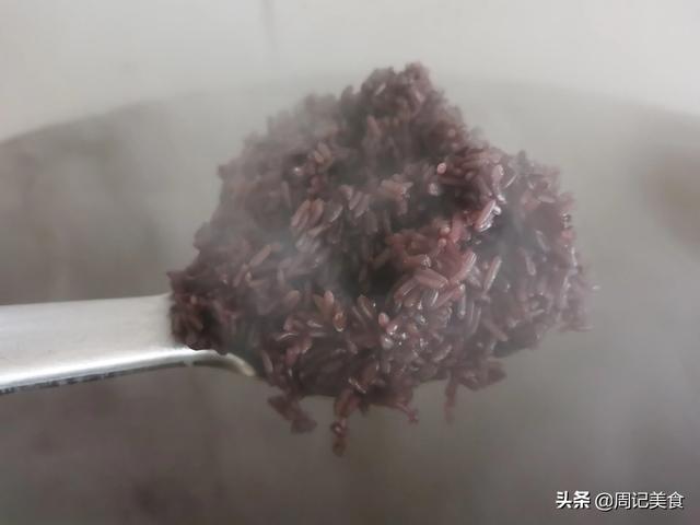 木桶蒸饭的做法视频
:木桶蒸的糯米饭的配方？  第7张