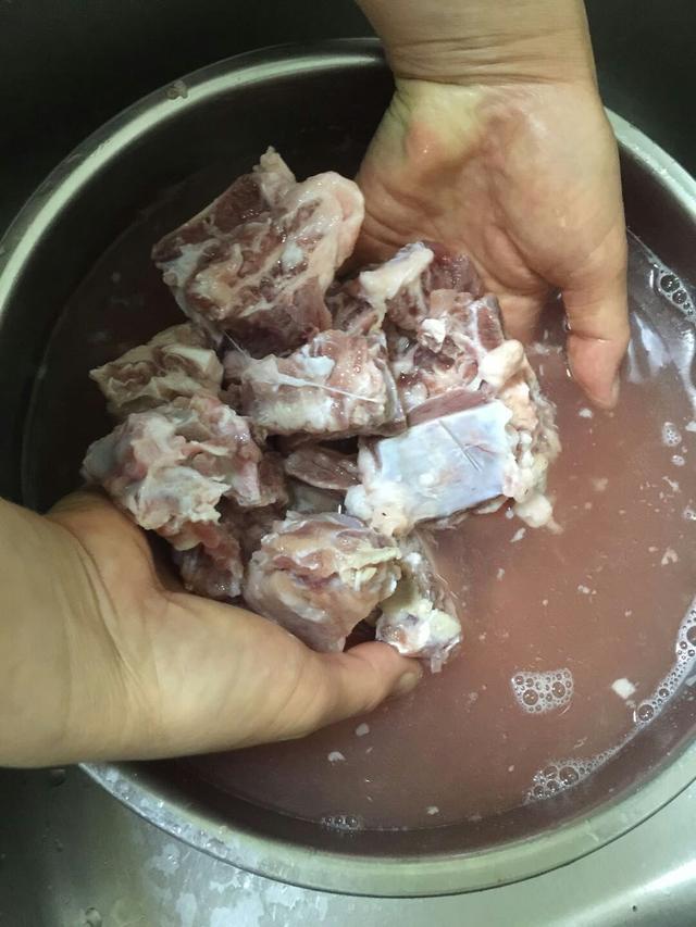 大排肉做法视频
:家常清炖猪排最简单做法？  第2张