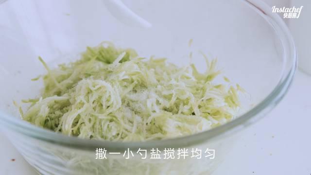 白面饼的做法视频
:面粉鸡蛋薄饼怎么做？  第3张