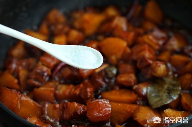 土豆红烧肉的正确做法视频
:食堂的红烧肉炖土豆很好吃是怎么做的？  第14张