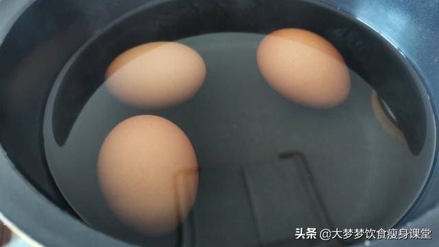 水煮荷包蛋的正确做法视频
:水煮蛋正确煮法？  第2张