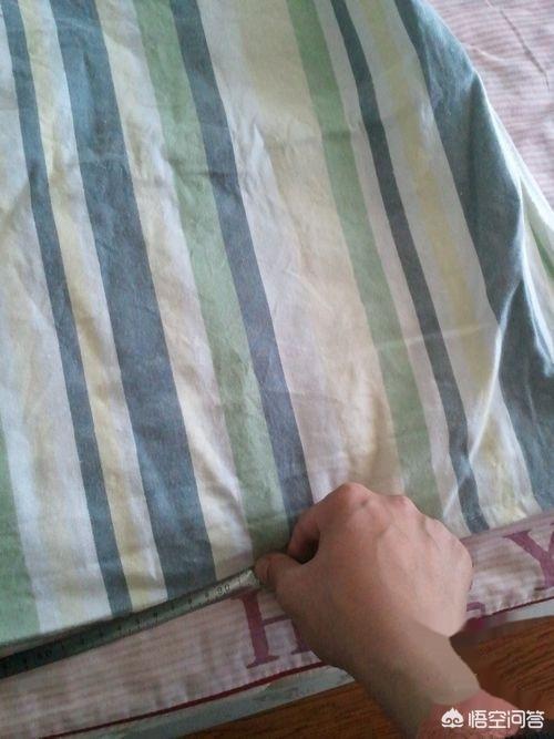 床罩怎么做视频教程
:如何用旧床单改造成一款床笠？  第2张