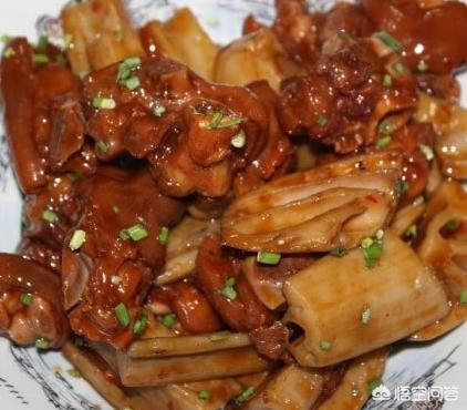 冰糖扒蹄的做法视频
:猪蹄的做法有哪些？  第3张