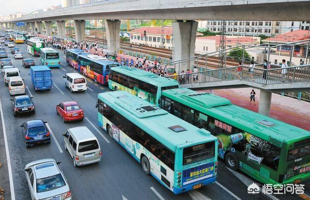 深圳公交车内视频广告
:在深圳开公交车，月薪是多少？  第1张