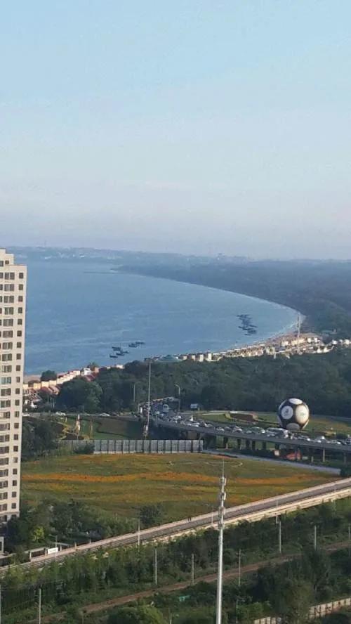 秦皇岛宣传视频
:像秦皇岛这样的旅游城市，沿街摆地摊不也是风景经济吗？  第5张