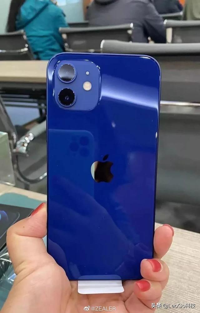 苹果12广告视频
:如何看待网传iPhone 12蓝色与官网图片颜色严重不符？  第1张