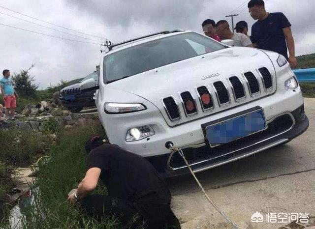 汽车广告短视频
:最近的小视频里出现很多开车回家的段子，什么中华买好了，车窗摇下来等等，想说明什么？  第2张