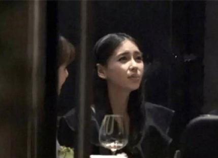 控烟宣传视频
:黄晓明到处宣传防火控烟，老婆Angelababy却屡次吸烟被拍，你怎么看？  第8张