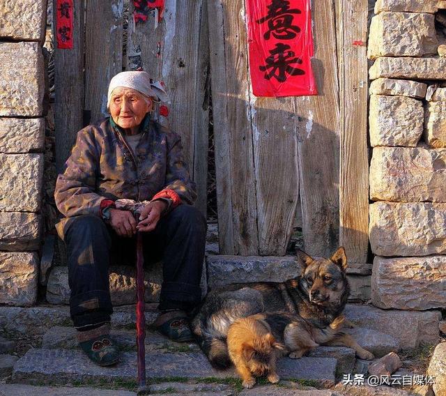 短视频拍什么最吸引人
:想做三农自媒体没有经验没有素材，请问在农村发布什么视频最受欢迎？  第1张