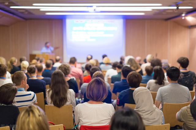 开会短视频
:学校几乎天天开会，有时候周末还要开会，怎么办？  第3张