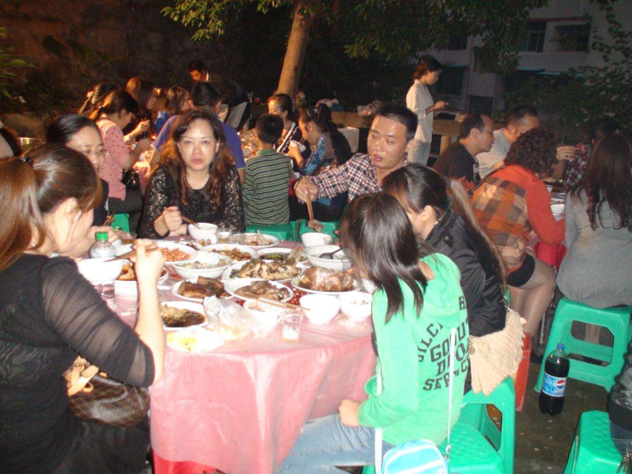 聚餐照片(同事聚餐照片)  第1张