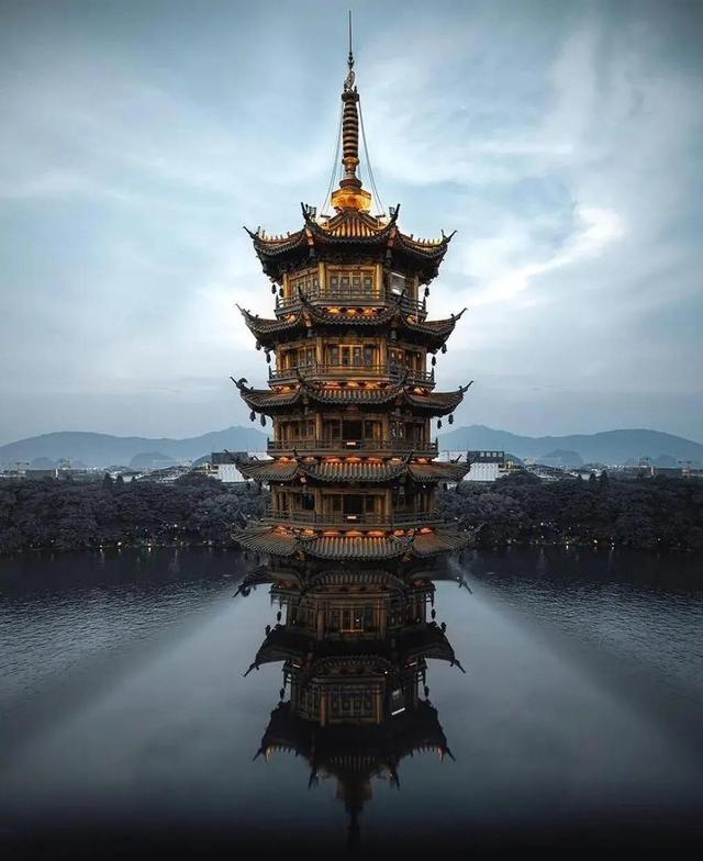 对称式构图(对称式构图达到的效果一般不包含 )  第7张