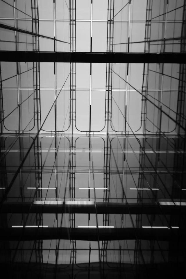 对称式构图(对称式构图达到的效果一般不包含 )  第18张