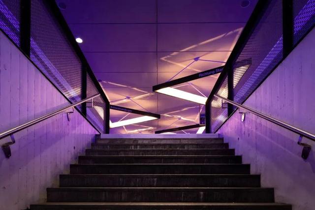 对称式构图(对称式构图达到的效果一般不包含 )  第21张