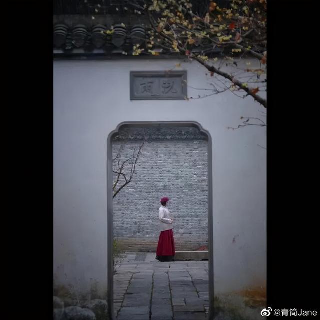 对称式构图(对称式构图达到的效果一般不包含 )  第26张