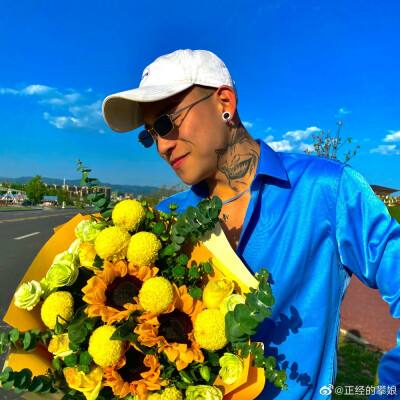 攀娘举牌(攀娘举牌的文字)  第1张